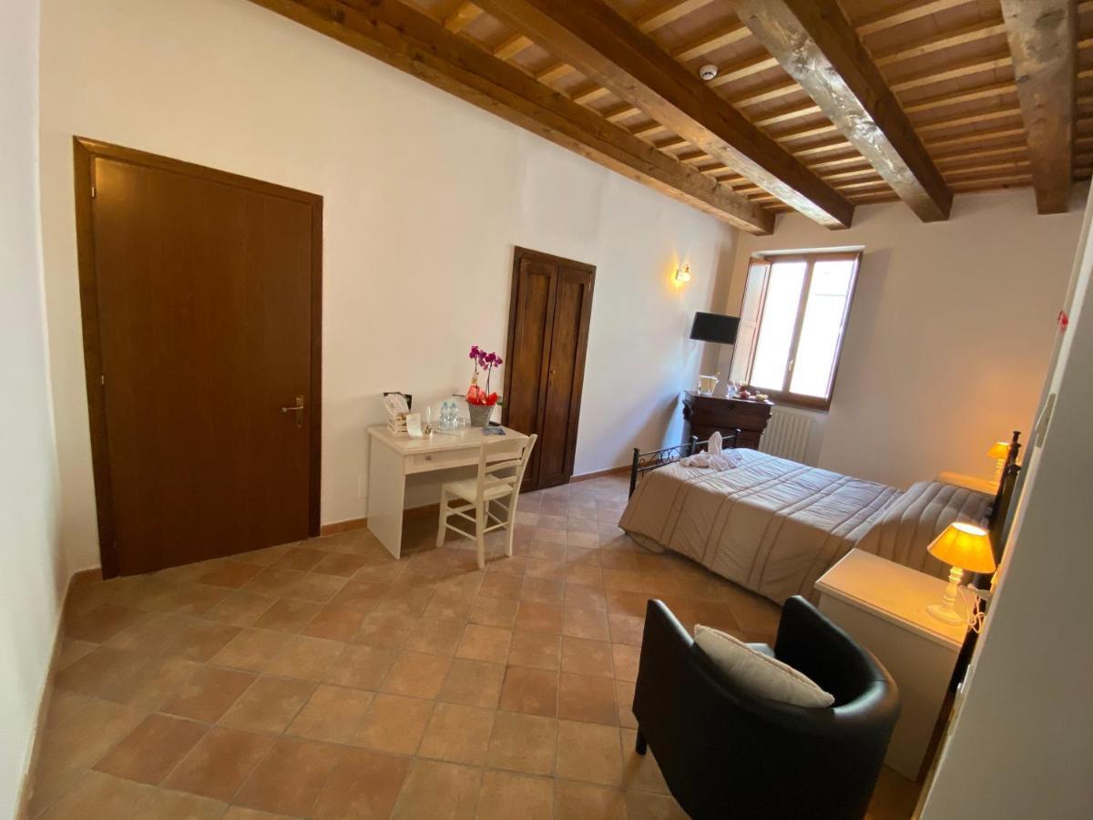 Locanda Della Pieve Pievebovigliana ภายนอก รูปภาพ